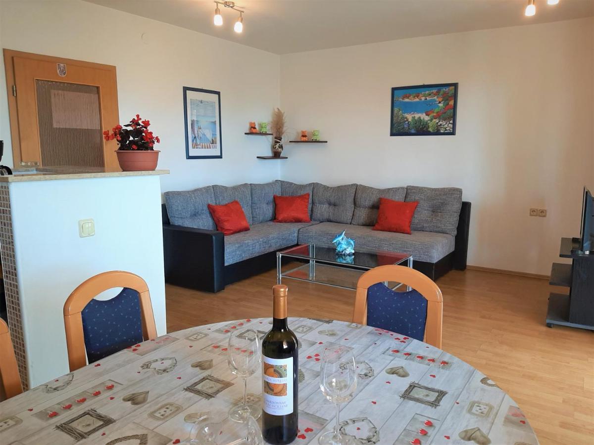 Cozy Apartments With Sea View Novi Vinodolski Exteriör bild